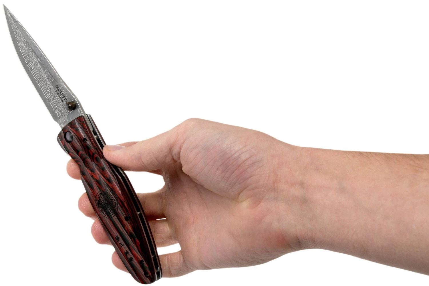 Mcusta MC-0183D Sengoku Tokugawa Ieyasu, Red Pakkawood Handle, Couteau De Gentleman 10 Mcusta MC-0183D Sengoku Tokugawa Ieyasu, Red Pakkawood Handle, Couteau De Gentleman – Image 8