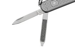 Victorinox Classic SD Precious Alox, Infinite Grey 0.6221.4031G Couteau Suisse 9 Victorinox Classic SD Precious Alox, Infinite Grey 0.6221.4031G Couteau Suisse -Célèbre Couteaux Magasin VT0 6221 4031G 03 victorinox