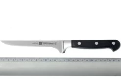 Zwilling - Professional « S » Couteau à Désosser 14 Cm -Célèbre Couteaux Magasin ZW31024 140 04 zwilling professional s 31024 140 uitbeenmes d4